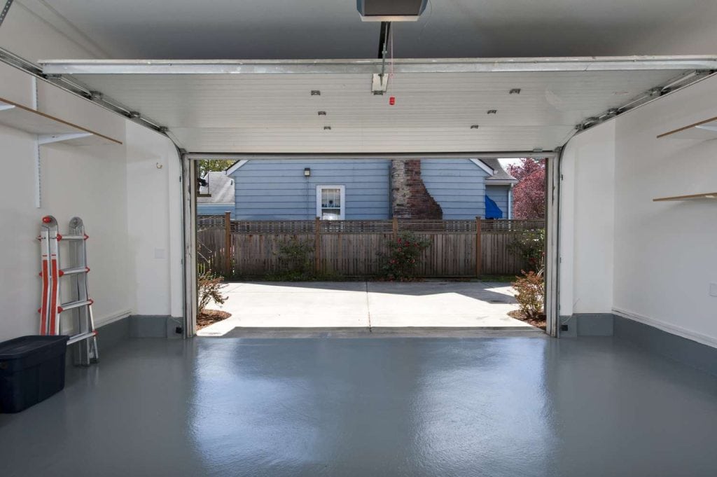 Rancho Palos Verdes, CA: A painting company explains garage floor and epoxy options.